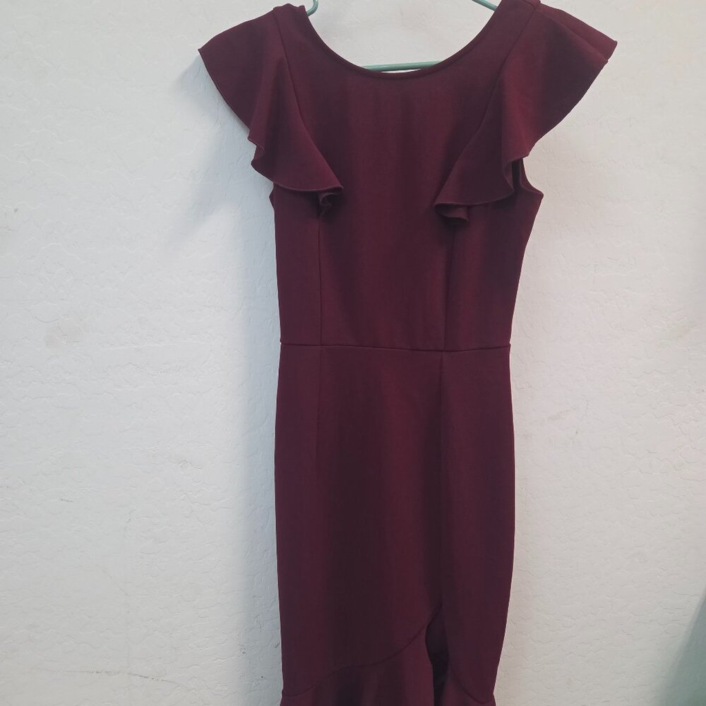 Woman size small Maroon fitted dress-Chic and Classy back zipper